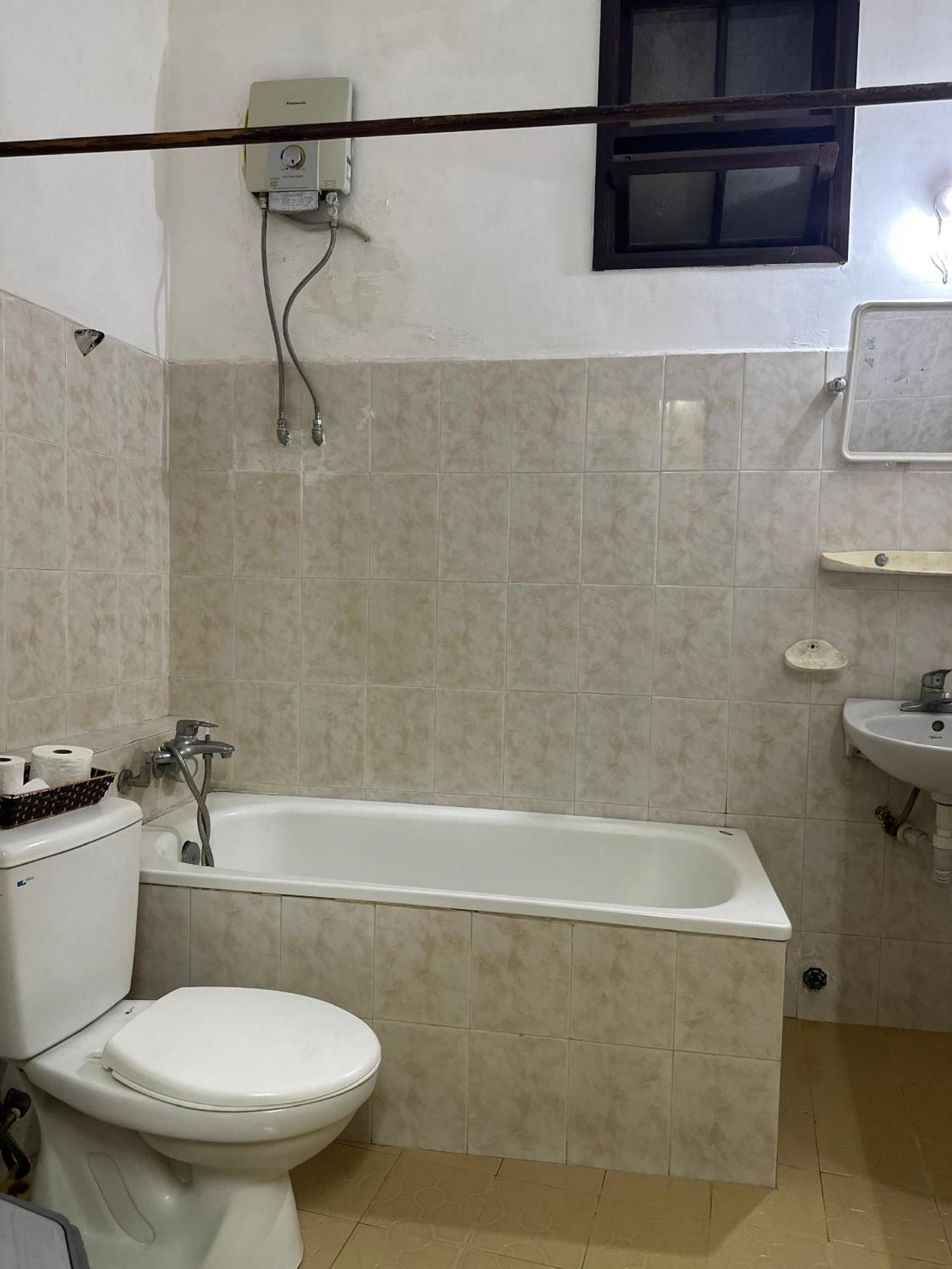 הואה Dong Loi Hotel מראה חיצוני תמונה