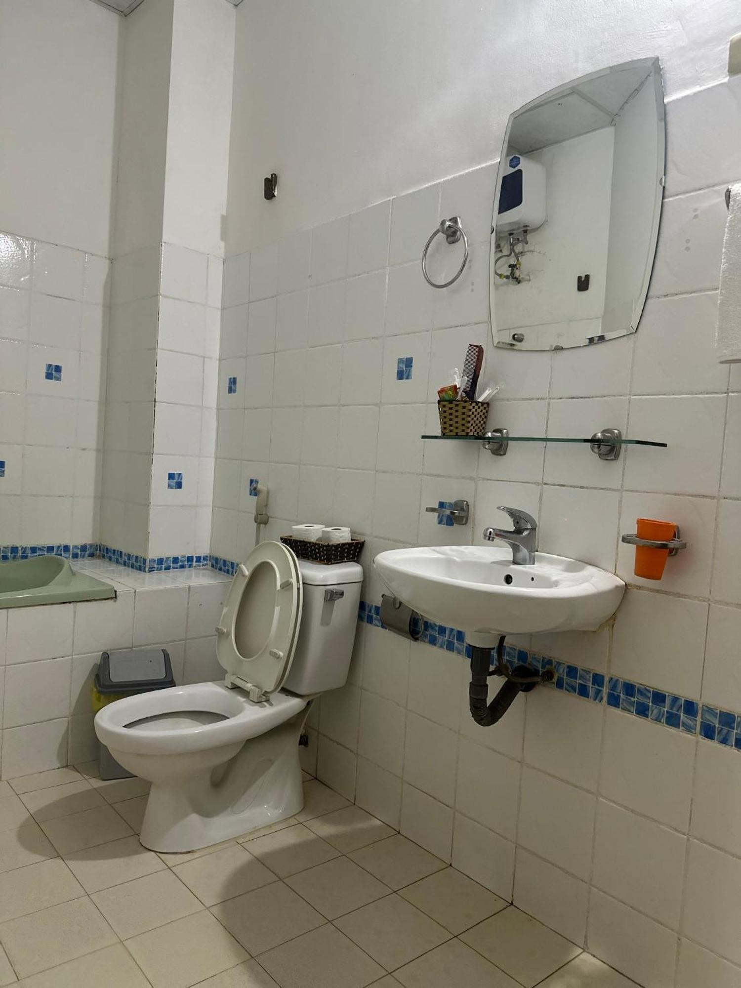 הואה Dong Loi Hotel מראה חיצוני תמונה